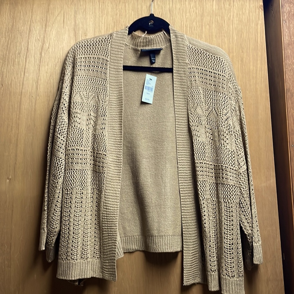 Women’s size 22/24 tan shrug brand new 3/4 sleeves comes to waist . Detailed